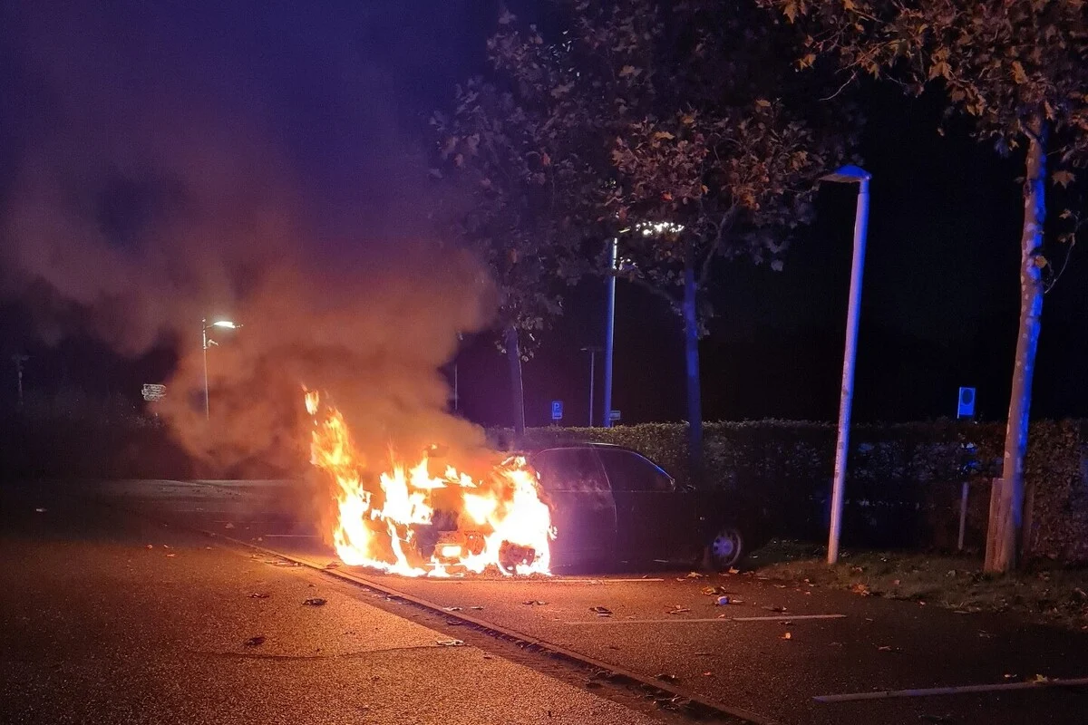 Zeugenaufruf in Wolfsburg - Audi A6 in Brand gesetzt