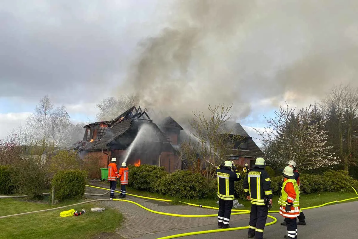 Engelschoff - Doppelhaus durch Feuer zerstört