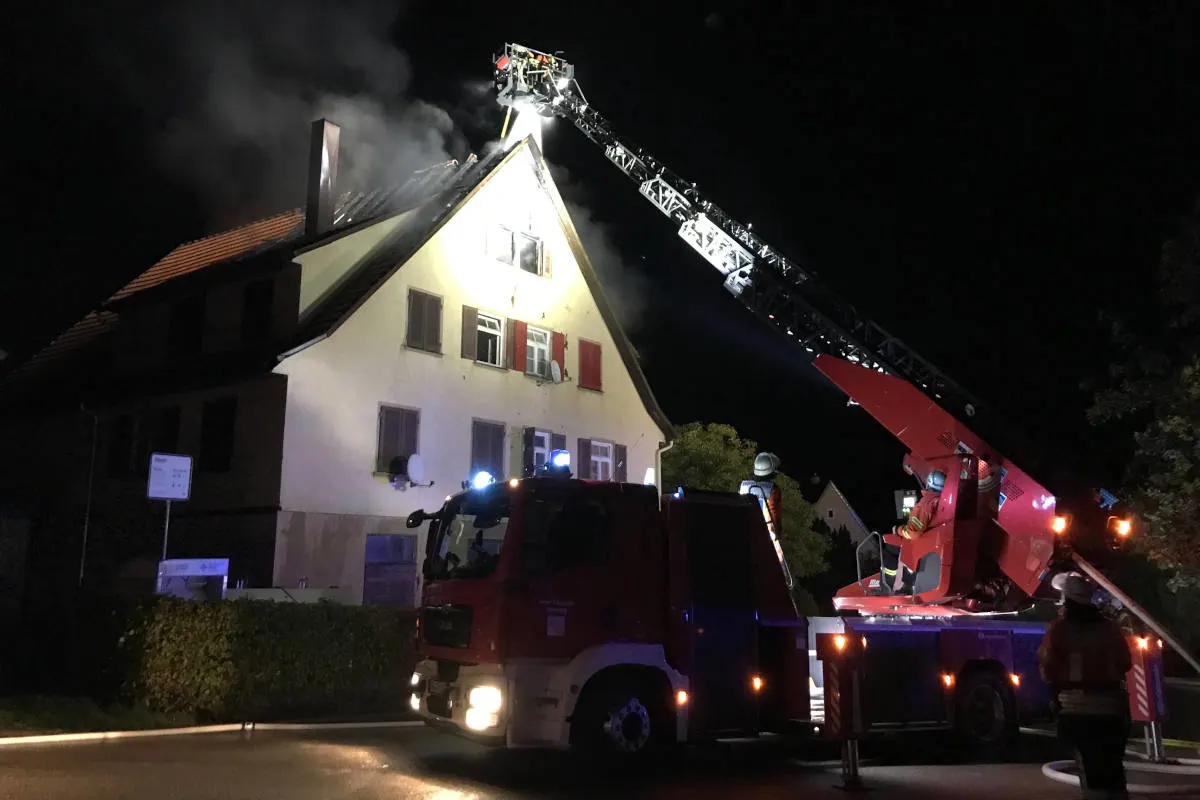 Egenhausen – Feuerwehr rettet sieben Menschen aus brennendem Wohnhaus