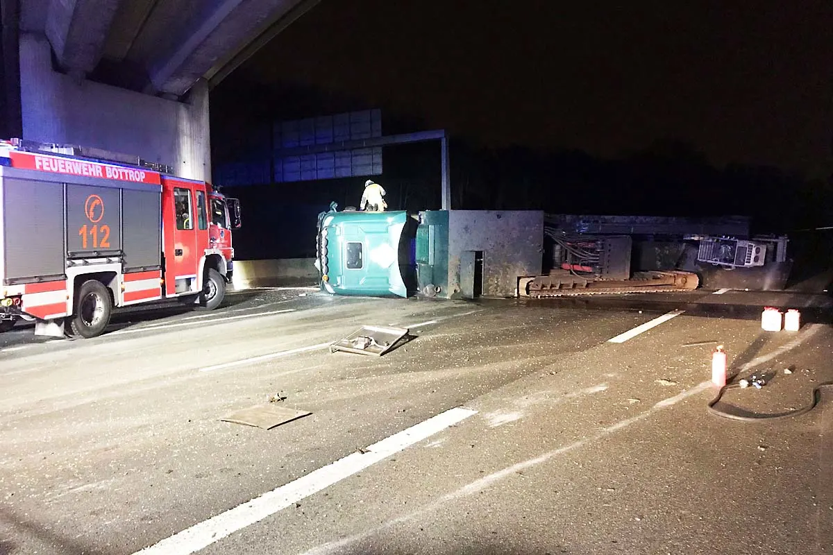 Tragischer Unfall in Bottrop - Lkw-Fahrer schwer verletzt 