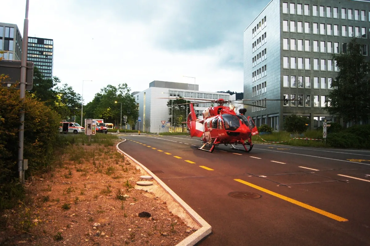 Zug - 53-jähriger Velofahrer nach Selbstunfall in kritischem Zustand