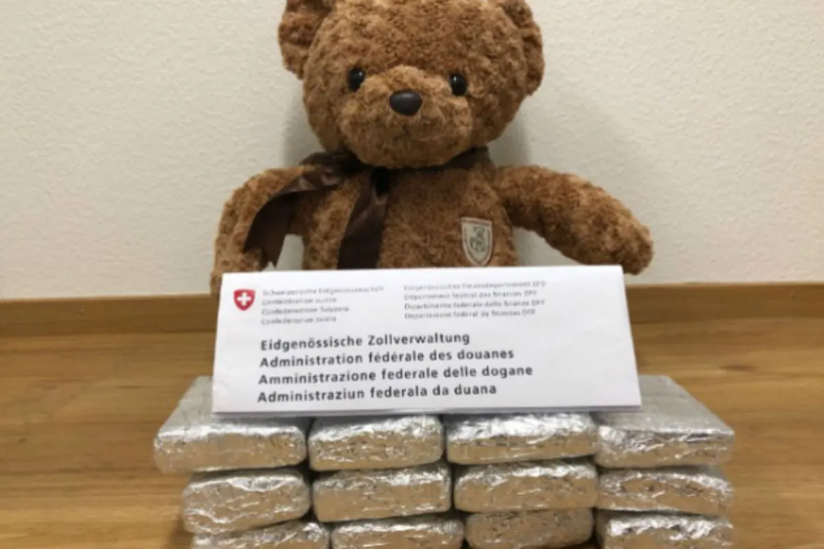 Zürich ZH - Drogen in Plüschtier sichergestellt