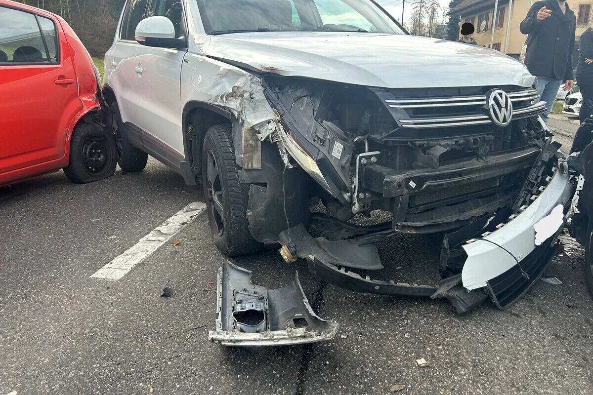 Hendschiken AG – Verkehrsunfall zwischen vier Fahrzeugen