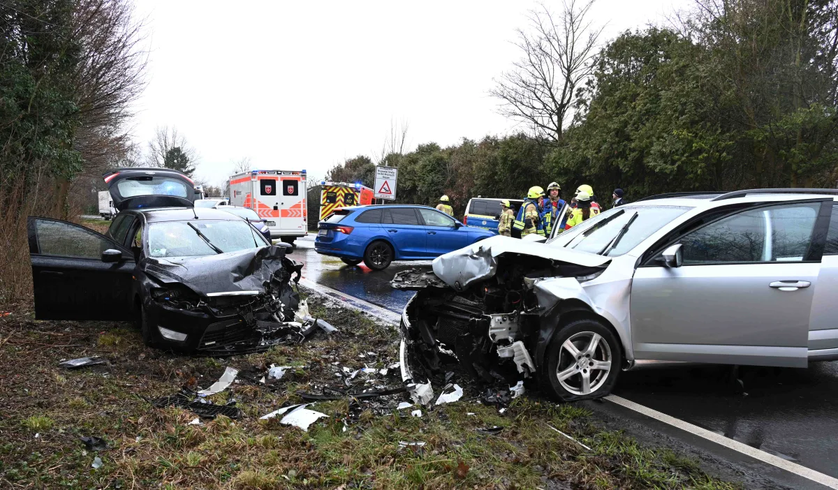 Pulheim: Frontalcrash auf der Landstraße