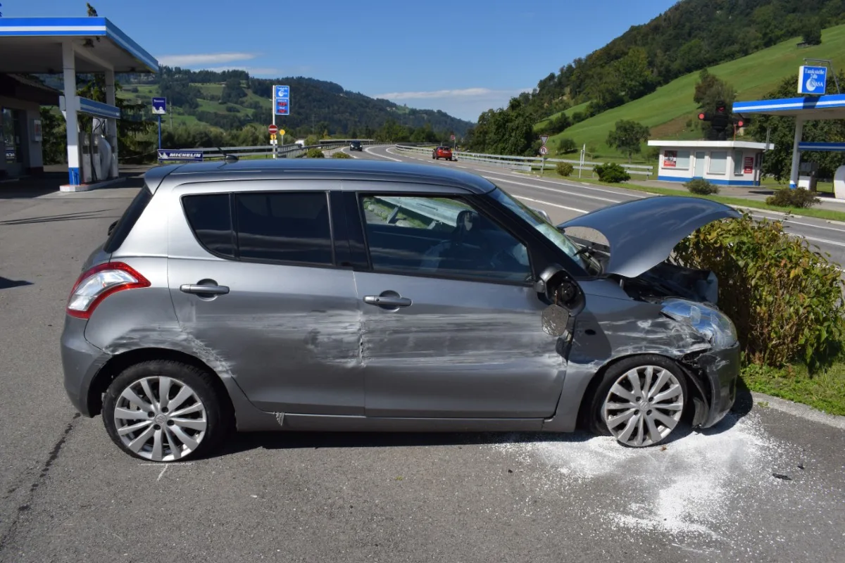 Crash in Malters LU - Kontrolle über Fahrzeug verloren und verunfallt