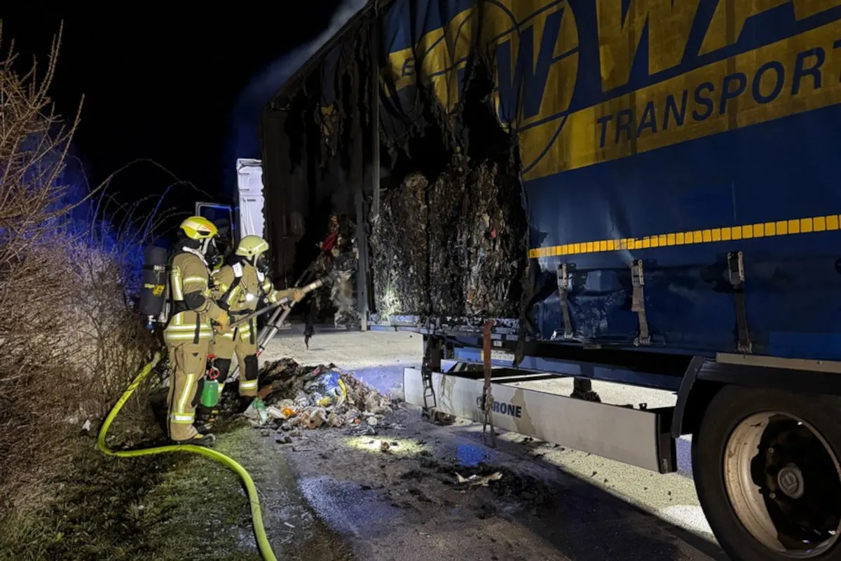 Büddenstedt – Zwei Lkw nahe Kraftwerk in Brand geraten