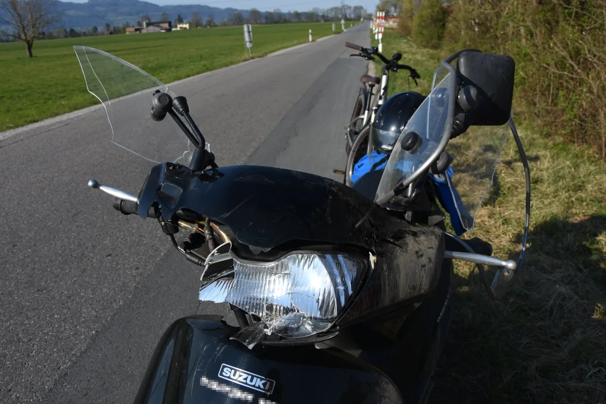 Oberriet SG - Mit E-Bike gegen Roller geprallt