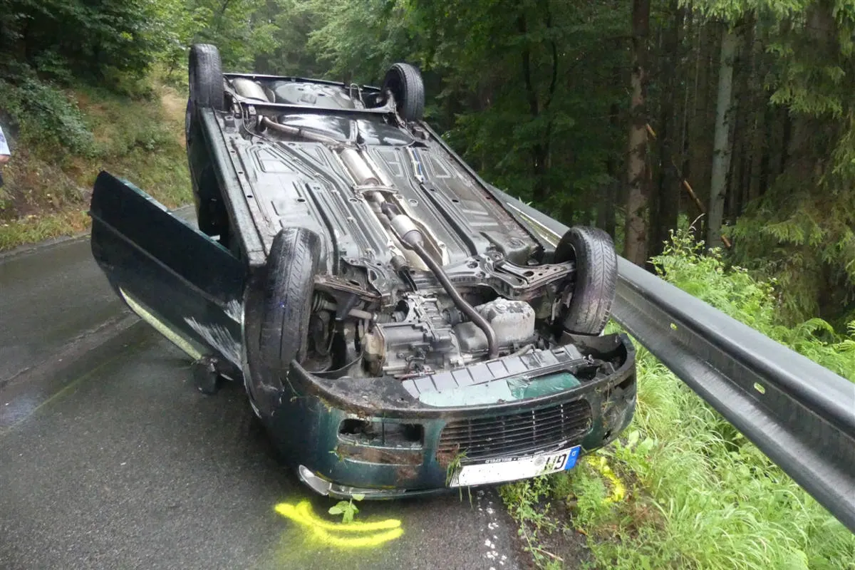 Wiehl – 18-Jährige überschlägt sich mit Auto
