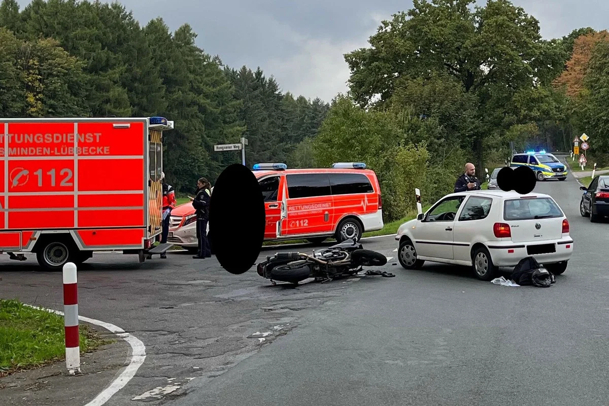 Hüllhorst NW – Motorradfahrer bei Unfall mit Pkw verletzt
