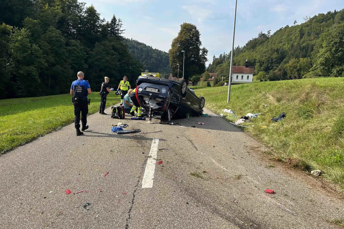 Unfall in Laufenburg AG – Auto überschlägt sich
