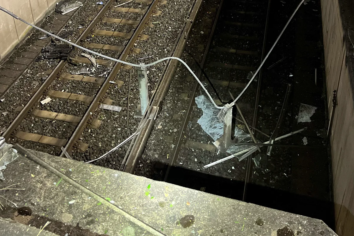 Duisburg NW – Zeugen nach Sturz von Pkw in U-Bahn-Tunnel gesucht