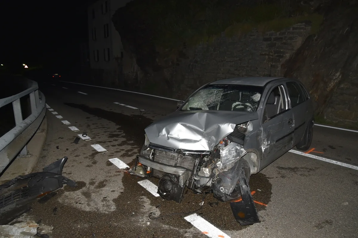 Roveredo GR - Drei Verletzte nach Unfall