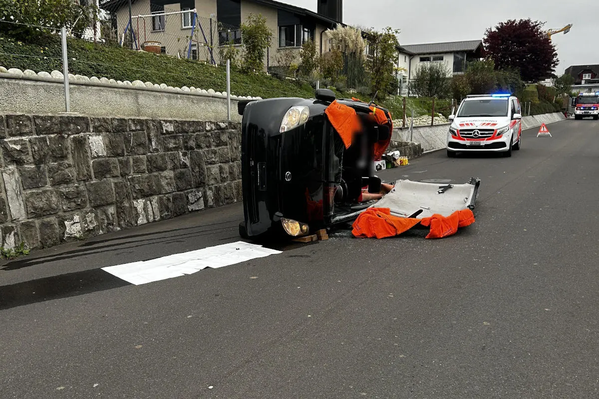 Schwyz SZ – Person bei Selbstkollision verletzt