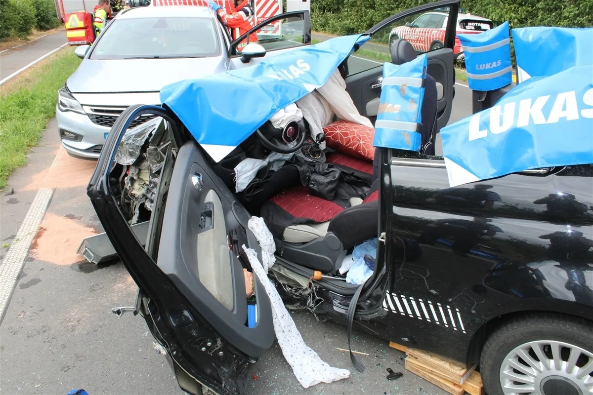 B56 NW - Auf die Gegenfahrbahn geraten und verunfallt