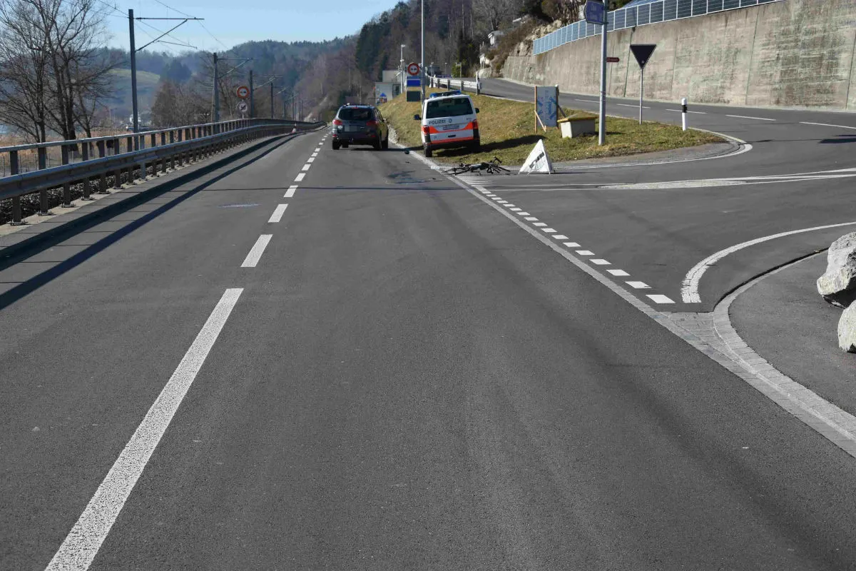 Schmerikon SG - Velofahrer nach Crash verletzt - Zeugenaufruf