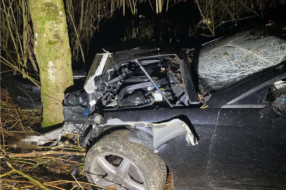 Luterbach SO - Kontrolle über Mercedes verloren und verunfallt