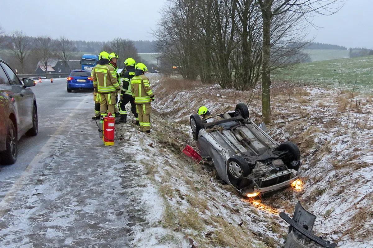 Meinerzhagen – 16-jährige Beifahrerin bei Unfall schwer verletzt