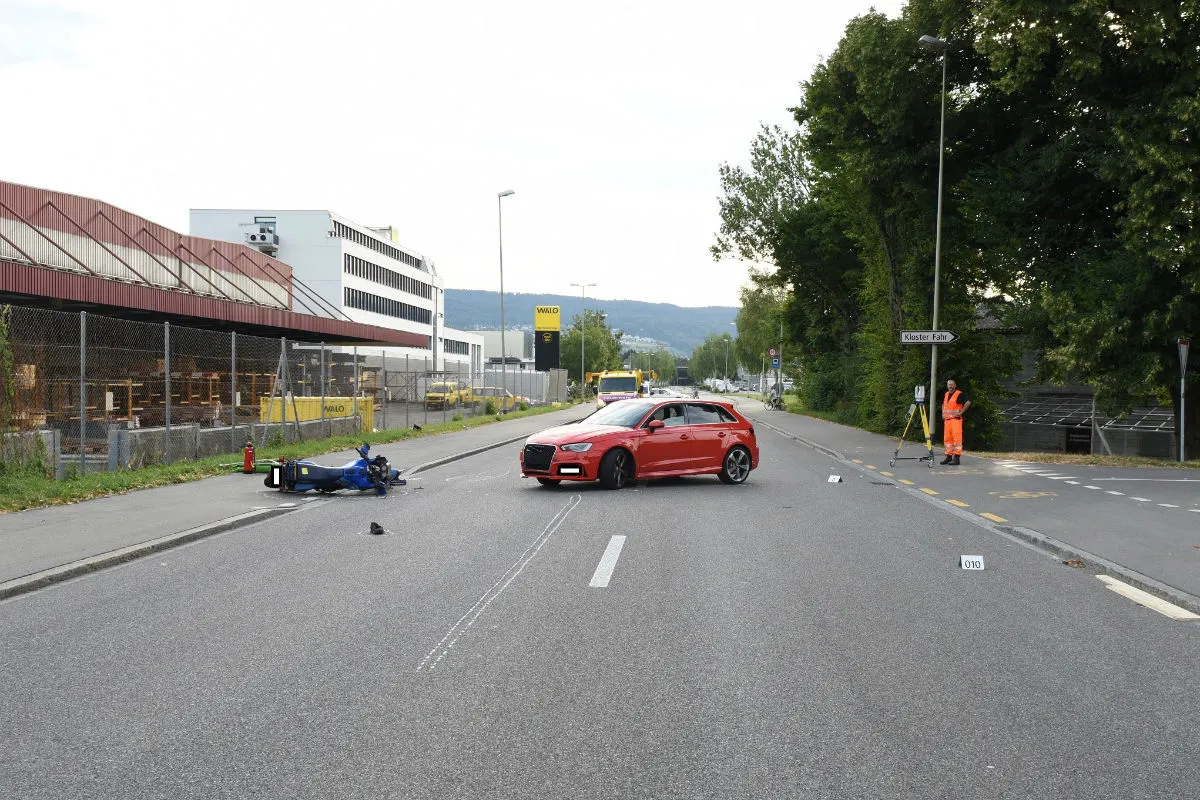 Dietikon ZH - Motorradlenker bei Kollision verletzt