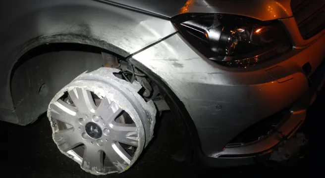 Alkoholisierte Automobilistin in Seewen auf einer Felge unterwegs