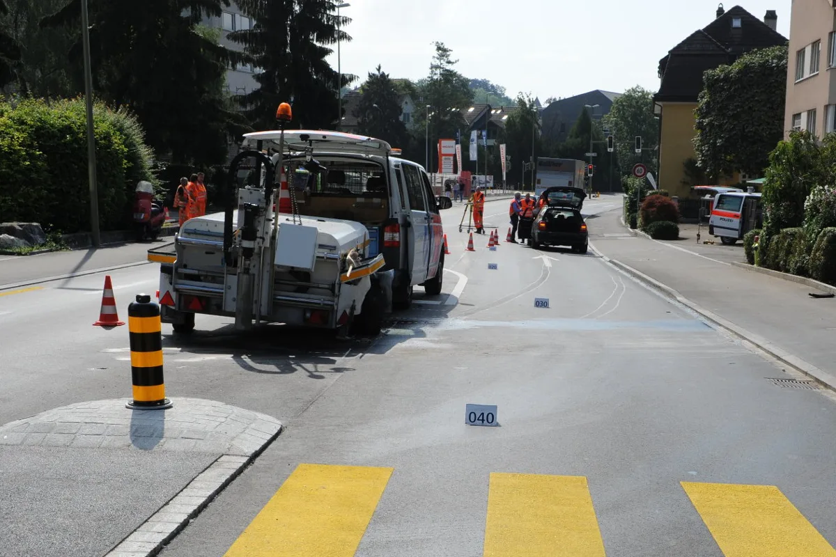 Strassenarbeiter in Erlenbach von Auto erfasst