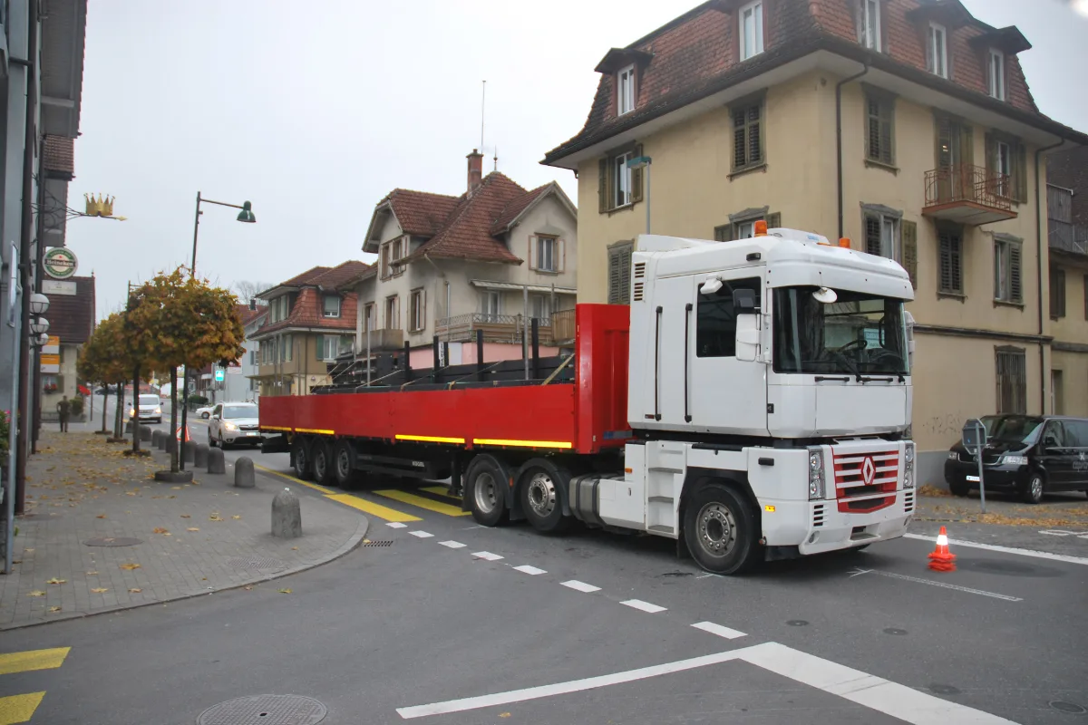 Junge Frau bei VU in Alpnach Dorf erheblich verletzt