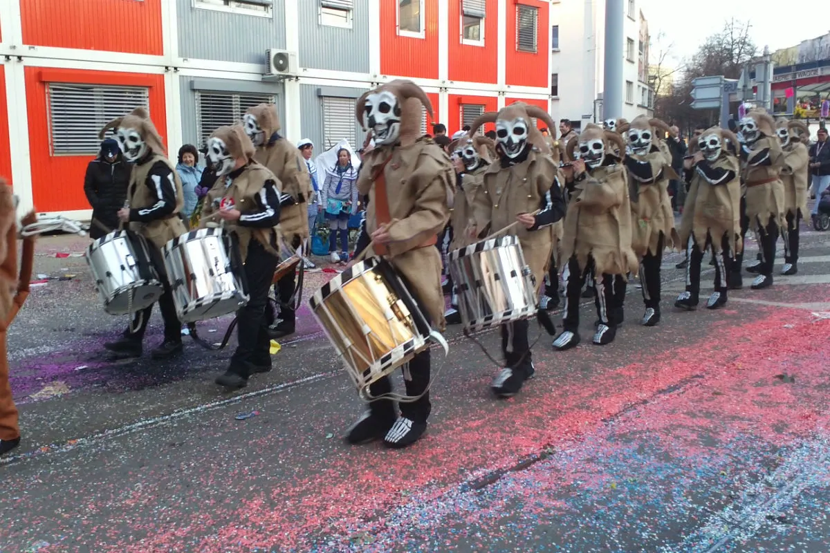 Basel BS - Rekordwert: 420 Tonnen Abfall nach der Fasnacht