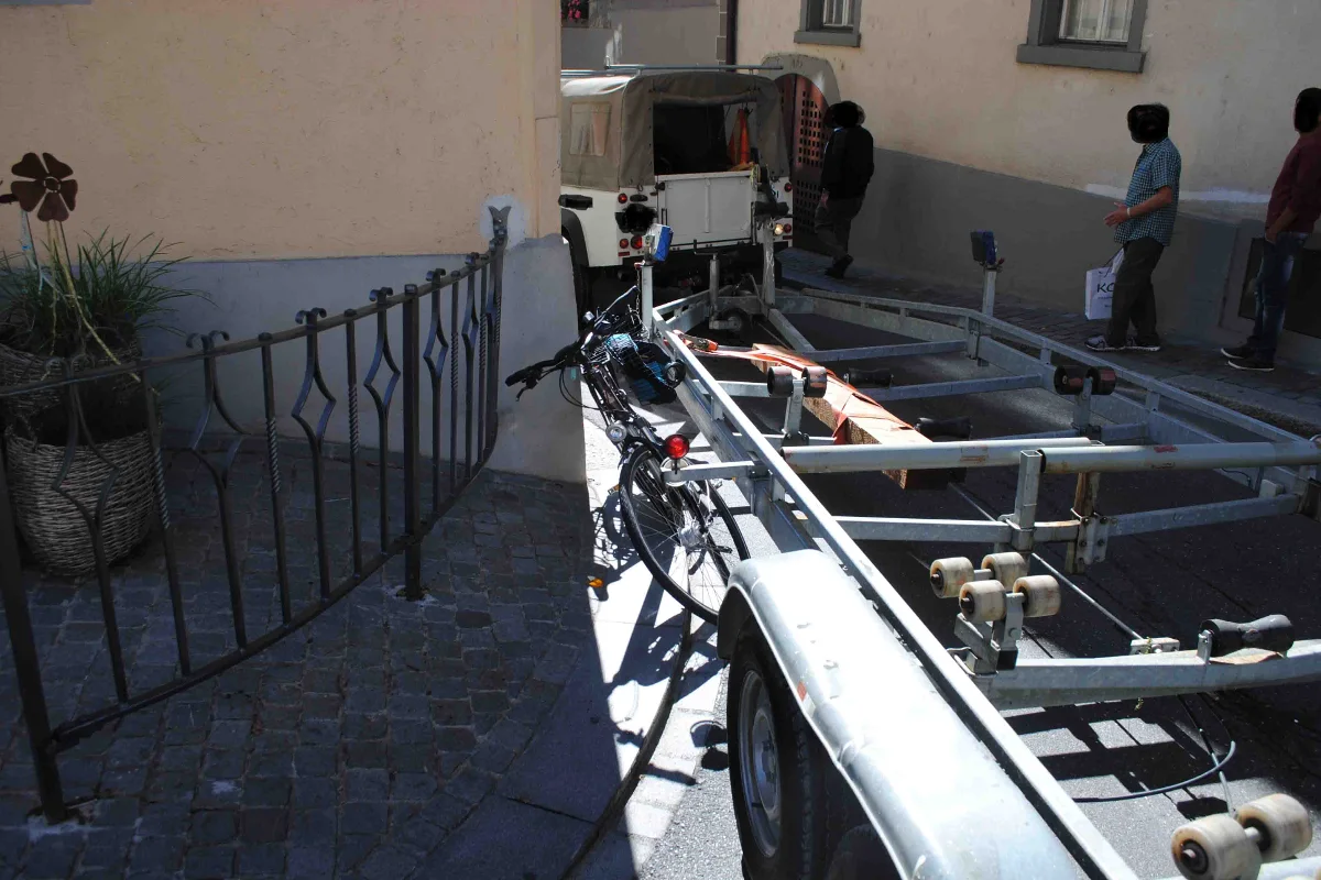 Stein am Rhein: Velofahrerin zwischen Anhänger und Zaun eingeklemmt
