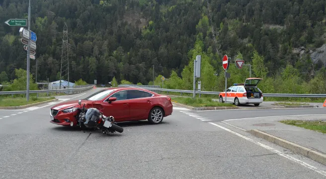Unfälle in Mittelbünden - Töfffahrer schwer verletzt