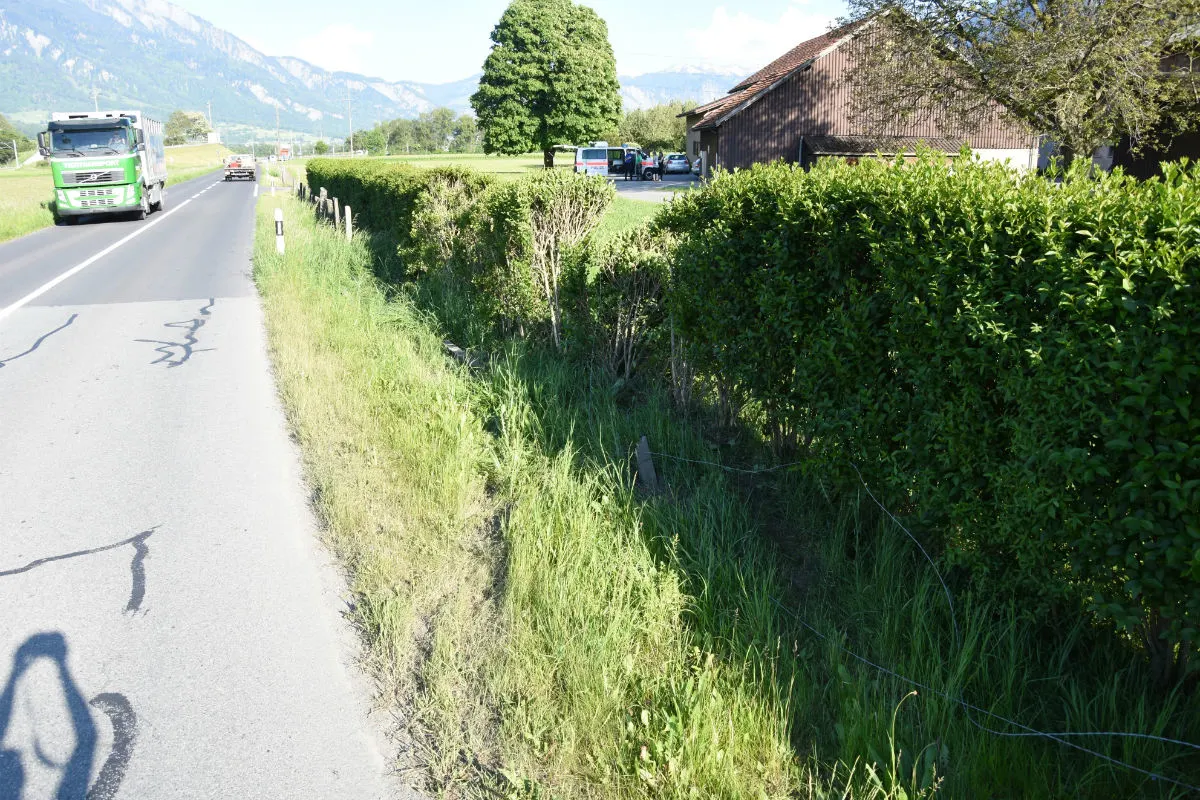 Bad Ragaz SG - Auto schleudert gegen Hecke - Zeugenaufruf