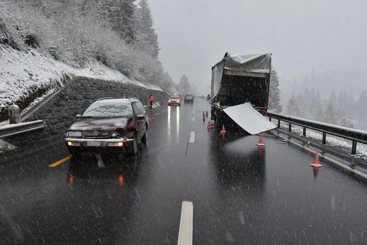 Flims GR - Kollision mit mehreren Fahrzeugen