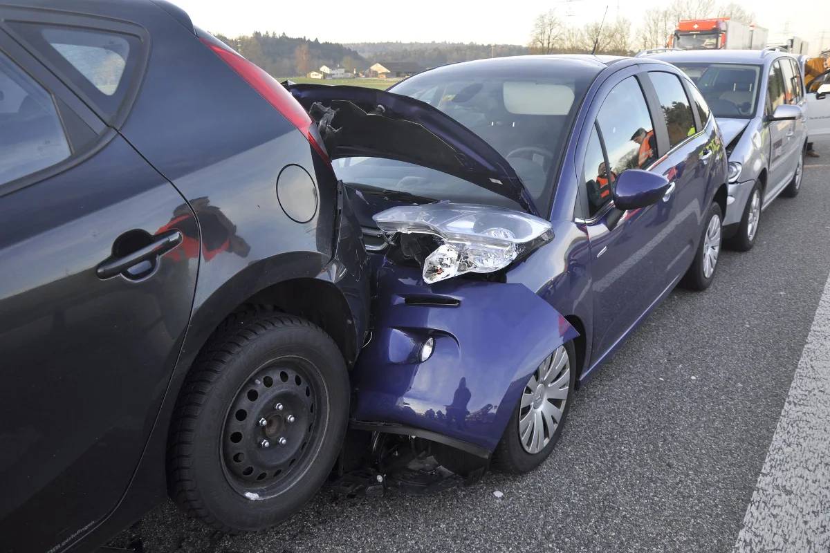 Auffahrcrash mit sechs Autos auf der A1 bei Oberbipp