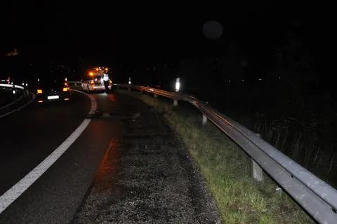 Oensingen SO - Subaru-Fahrer haut nach Selbstunfall ab - Zeugenaufruf