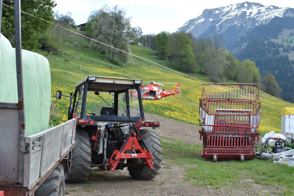 Pany GR - Kleinkind von Traktor erfasst