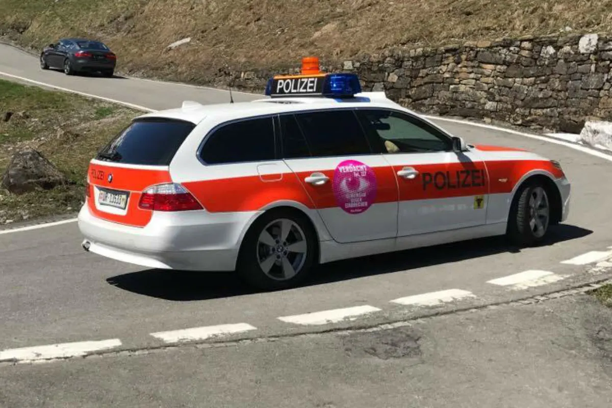 Göschenen UR - Verkehrsunfall zwischen Lastwagen und Motorrad