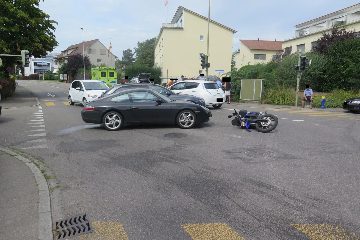 Allschwil BL: Kollision zwischen Motorrad und PW