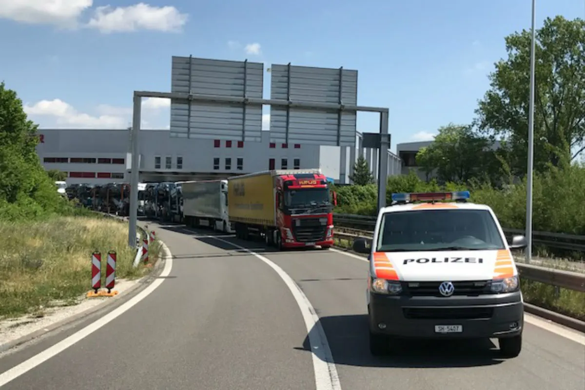 Schaffhausen/Thayngen/Bargen SH - A4 wieder Schwerverkehr-Warteraum 