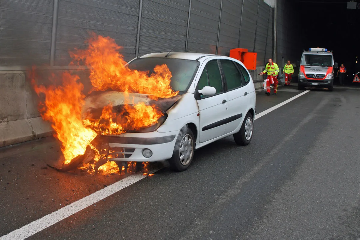 A2/Kriens LU - Auto fängt Feuer