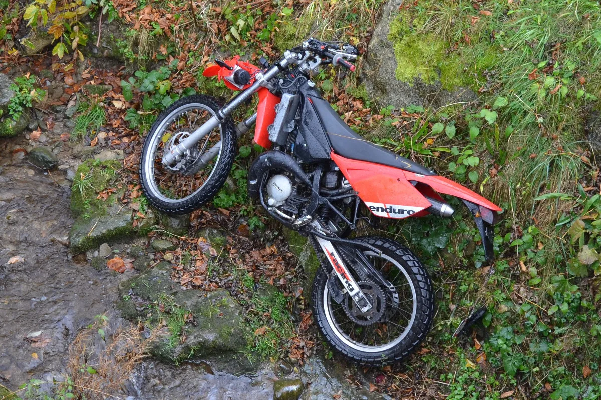 Urnäsch AR - Jugendlicher Motorradlenker gestürzt