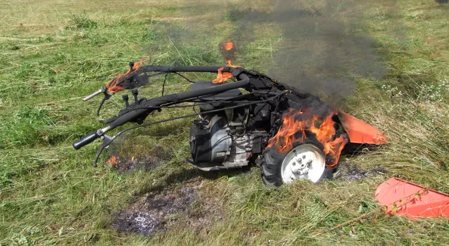 Einachsmäher geht in Grono in Flammen auf 