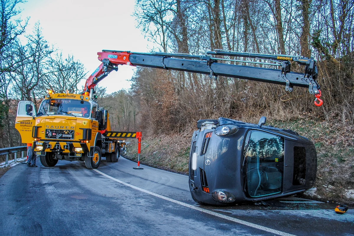 Bei Alleinunfall in Thayngen überschlagen