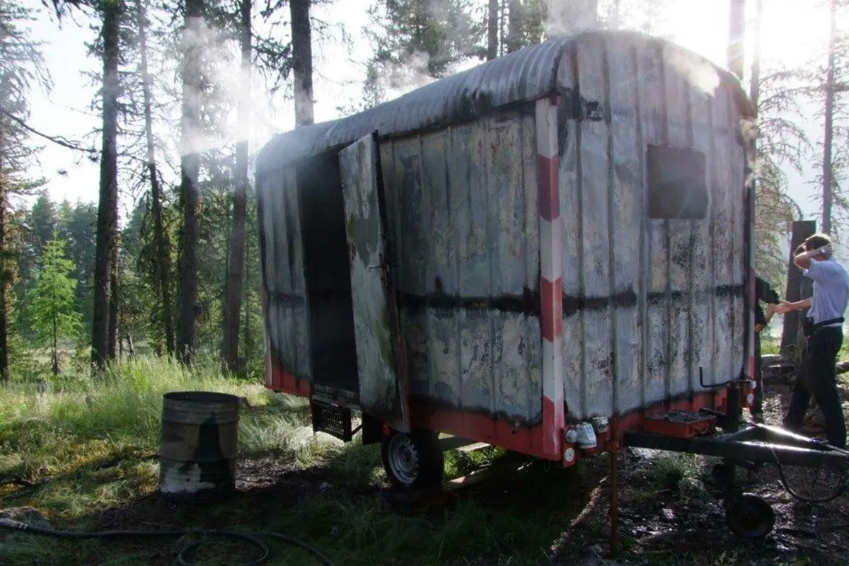 Bauwagen brennt in Samedan aus