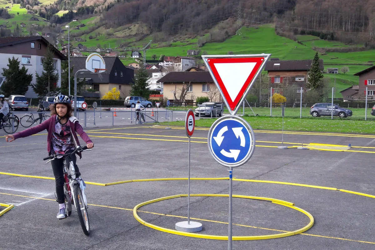 120 Kinder üben in Attinghausen für den Strassenverkehr