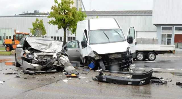 Heftiger Crash in Buttisholz - Autofahrer verletzt