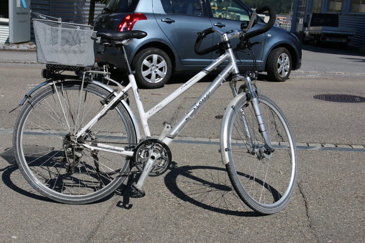 St. Gallen SG - Auto kollidiert mit Fahrrad