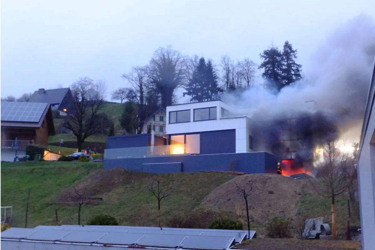 Lüchingen SG - Einfamilienhaus gerät in Brand