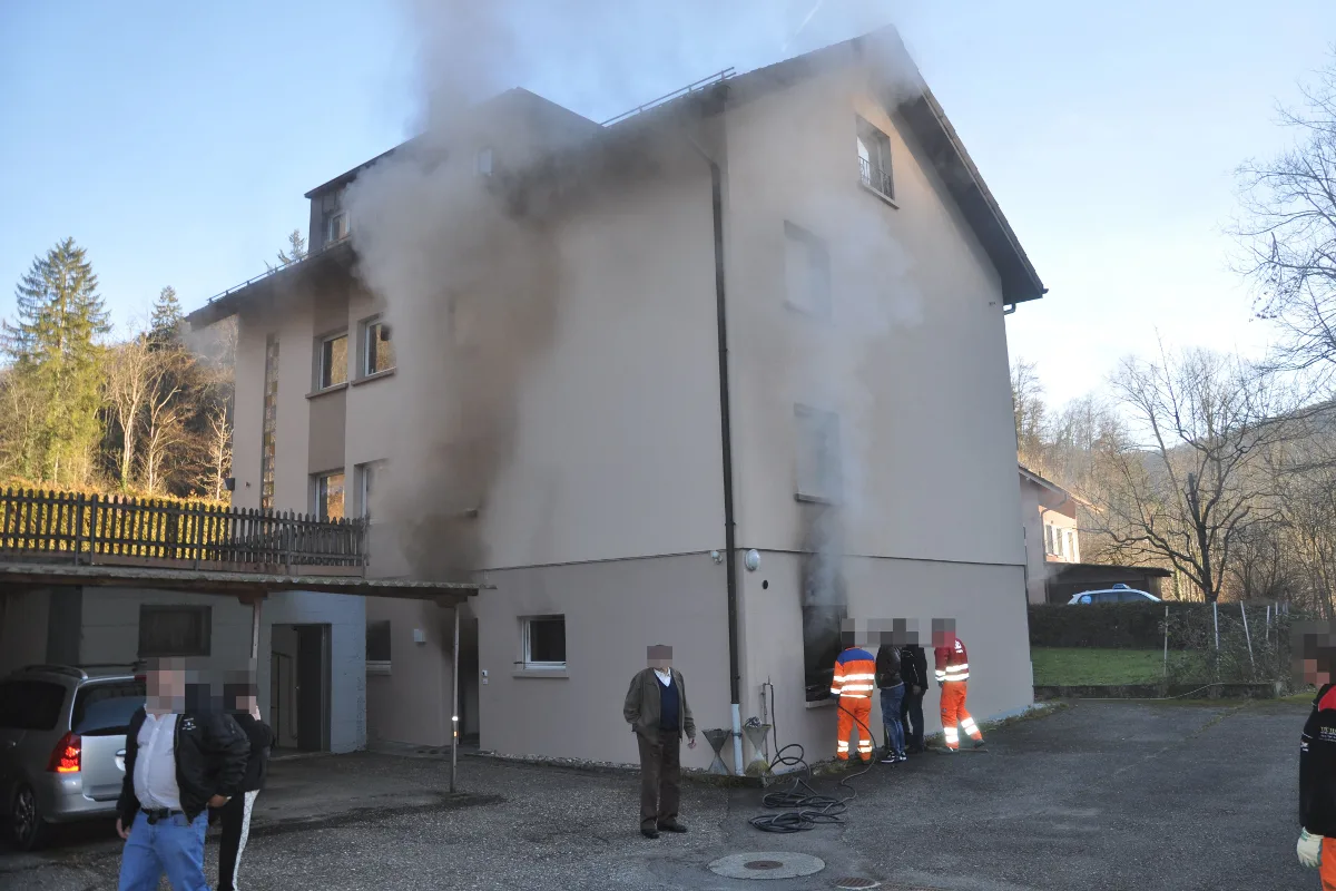 Erschwil: Feuer in Mehrfamilienhaus