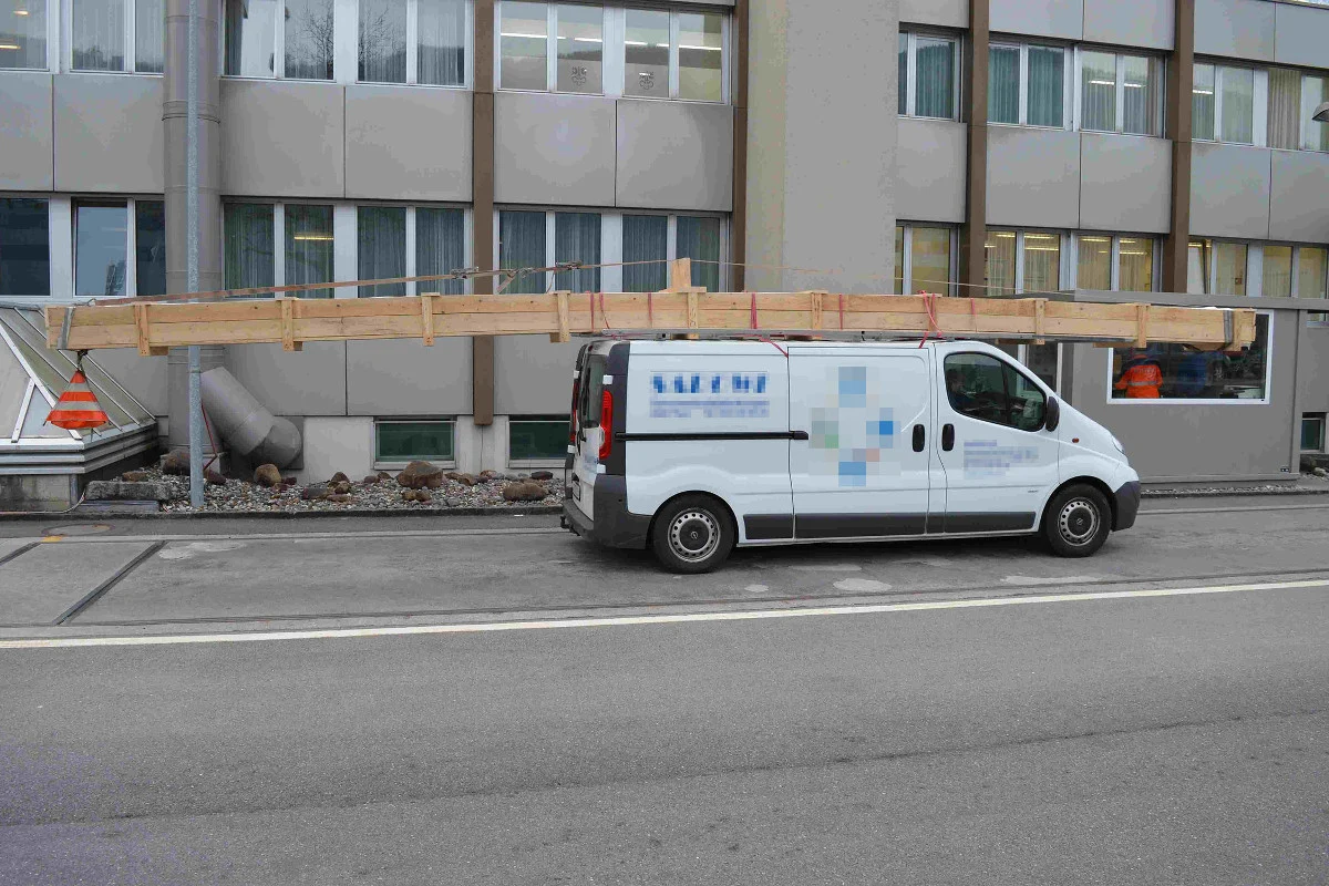 Fahrzeug in Stans NW massiv überladen