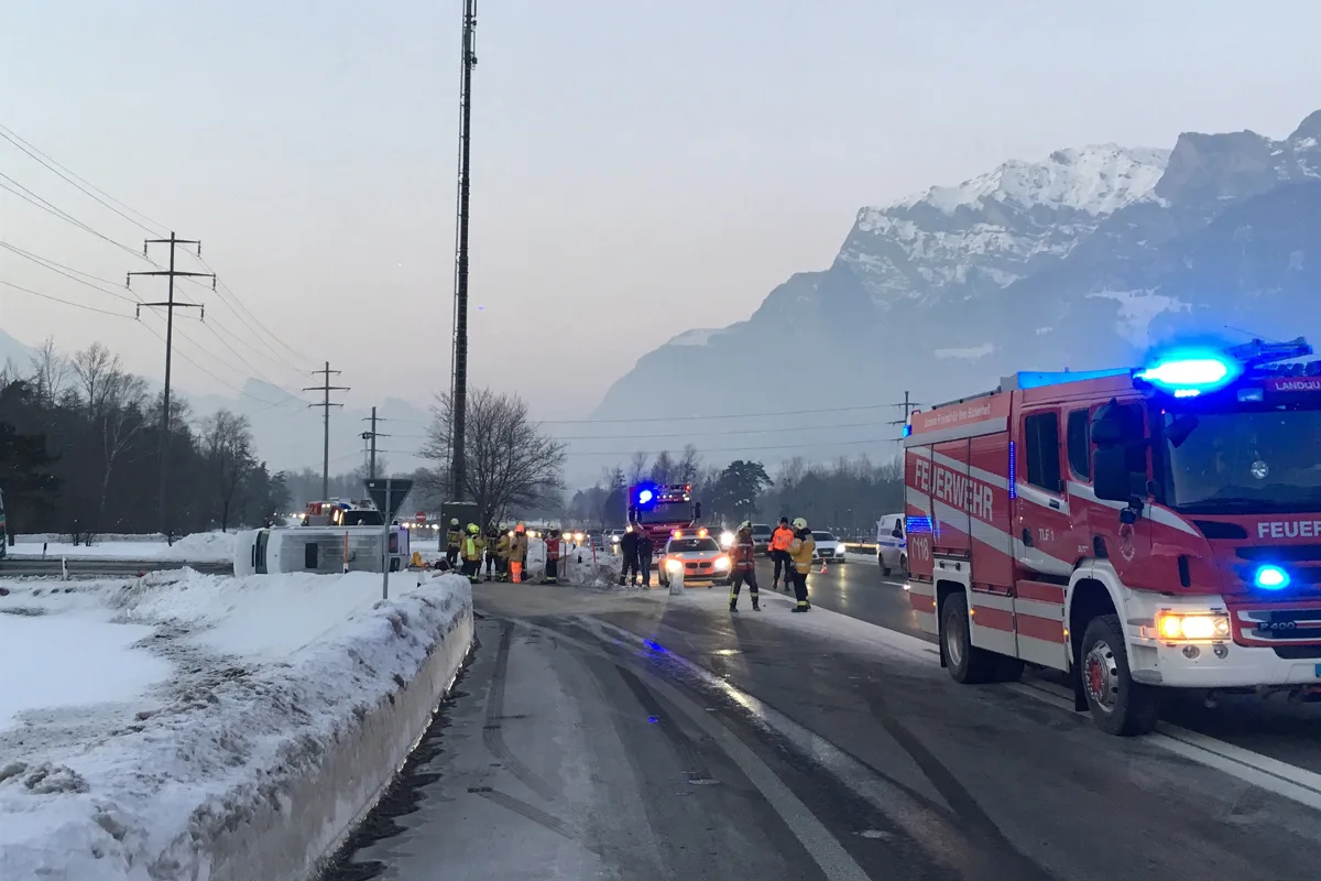 Maienfeld GR - Auf Treibstoffspur ins Schleudern geraten und verunfallt
