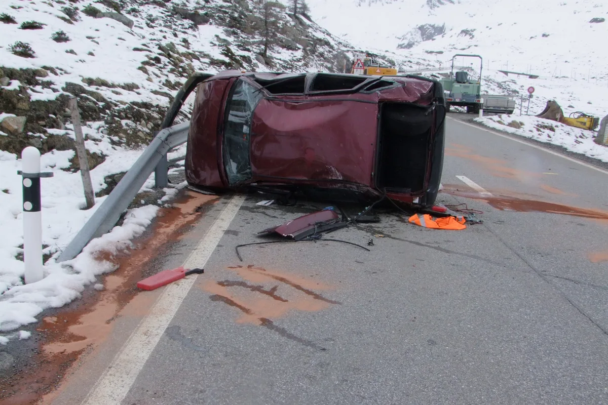 Pontresina: Auto überschlägt sich - Fahrer verletzt 
