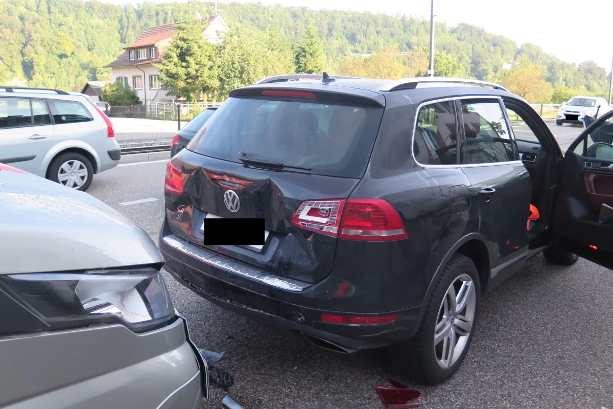Auffahrcrash wegen Katze in Liestal BL